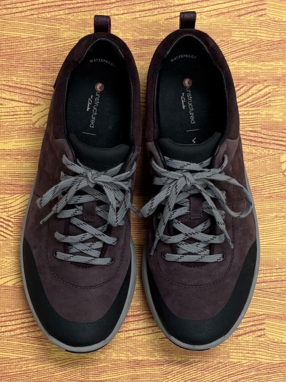 Clarks Waterproof Suede Wave Walk Sneakers Plum Travel Shoe, Sz 9